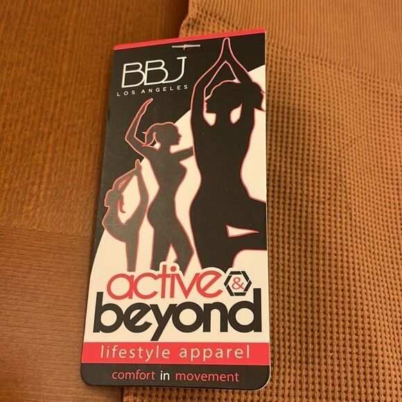 𝅺NWT Beyond Active shorts in the color rosebud. - Picture 5 of 9